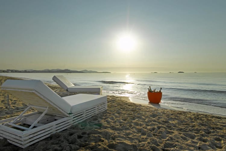 Beach club